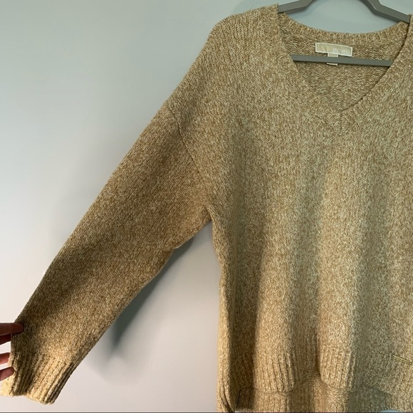 Women’s Michael Kors tan v-neck pullover sweater size large L - Picture 3 of 5